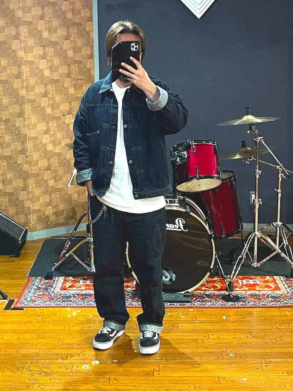 「onepieceofrock、VANS、denim、デニム、デニムジャケット、デニムパンツ、デニムセットアップ、スニーカー、カジュアル、大人カジュアル、シンプルコーデ、ラフ、ユニフォーム、メンズファッション、春コーデ」｜「onepieceofrockのアイテム（デニムジャケット、ブルー系）」を使った、minetoraさん（メンズ・171cm）の春コーディネートの5枚目の写真