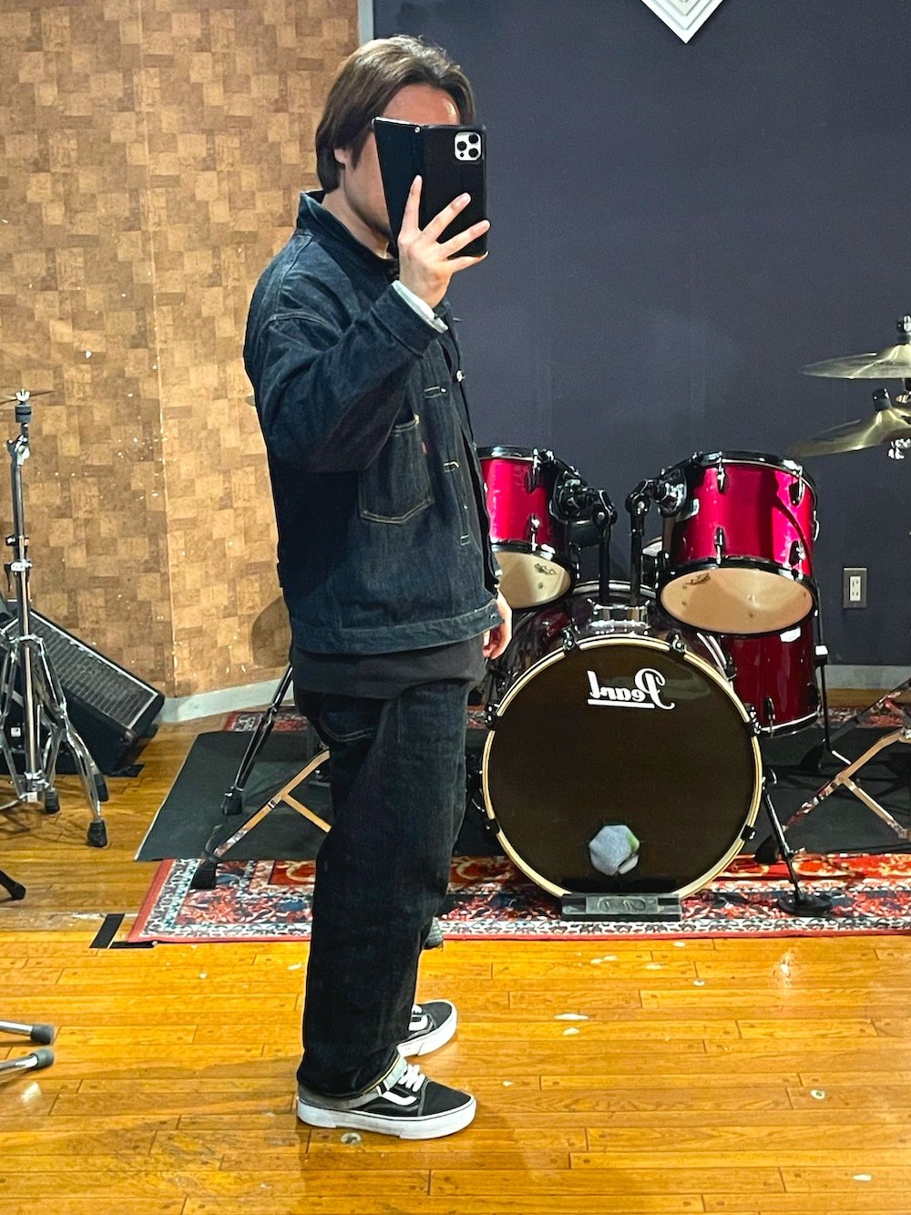 「onepieceofrock、Champion、BEAMS、VANS、デニム、デニムパンツ、デニムジャケット、デニムセットアップ、denim、スニーカー、スニーカーコーデ、デニムコーデ、大人カジュアル、カジュアル、ウォレットチェーン」｜「onepiece of rockのアイテム（デニムジャケット、ブルー系）」を使った、minetoraさん（メンズ・171cm）の春コーディネートの2枚目の写真