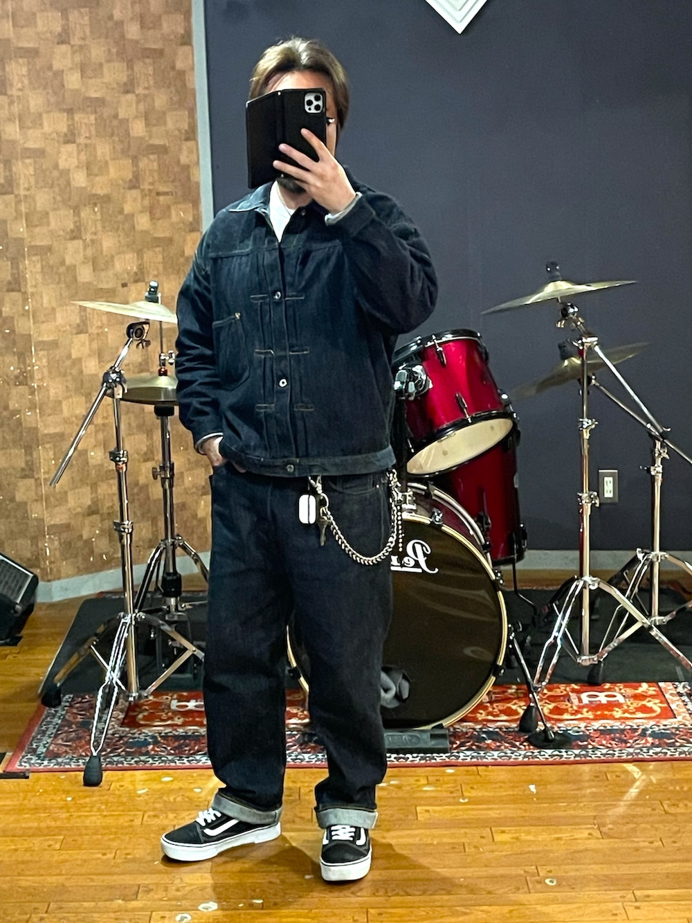 「onepieceofrock、VANS、デニム、デニムパンツ、デニムジャケット、セットアップ、スニーカー、カジュアル、大人カジュアル、シンプルコーデ、メンズファッション、denim、いいね、save、フォローお願いします🤑、おしゃれさんと繋がりたい、春コーデ」｜「onepieceofrockのアイテム（デニムジャケット、ブルー系）」を使った、minetoraさん（メンズ・171cm）の春コーディネートの5枚目の写真