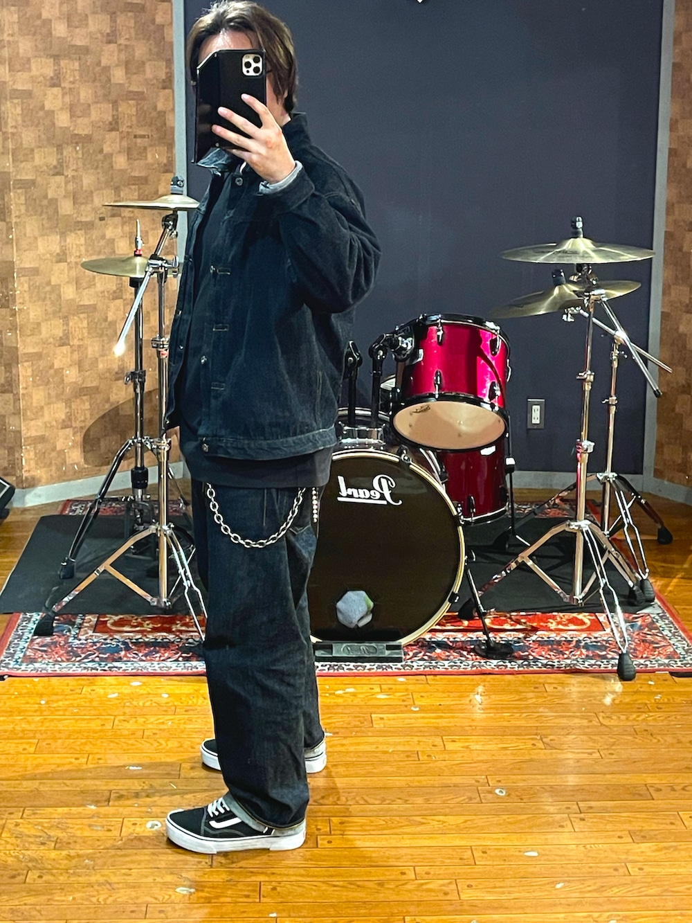 「onepieceofrock、Champion、BEAMS、VANS、デニム、デニムパンツ、デニムジャケット、デニムセットアップ、denim、スニーカー、スニーカーコーデ、デニムコーデ、大人カジュアル、カジュアル、ウォレットチェーン」｜「onepiece of rockのアイテム（デニムジャケット、ブルー系）」を使った、minetoraさん（メンズ・171cm）の春コーディネートの3枚目の写真