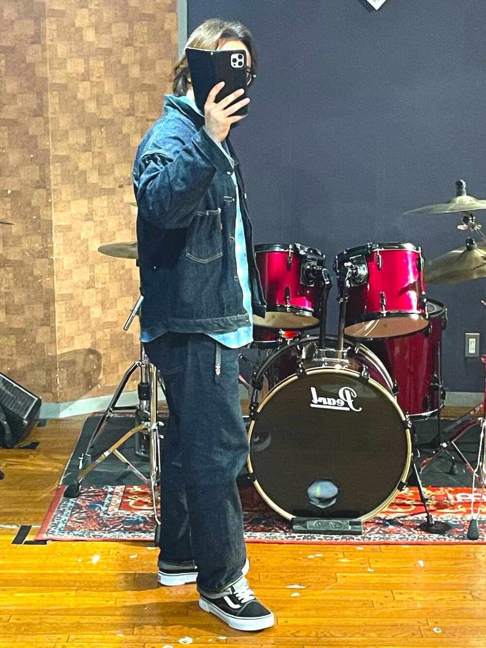 「onepieceofrock、subculture、SC、VANS、デニム、スニーカー、チェックシャツ、カジュアル、大人カジュアル、ストリート、春コーデ、レイヤードスタイル、メンズファッション、メンズコーデ、シンプル」｜「onepiece of rockのアイテム（デニムジャケット、ブルー系）」を使った、minetoraさん（メンズ・171cm）の春コーディネートの2枚目の写真