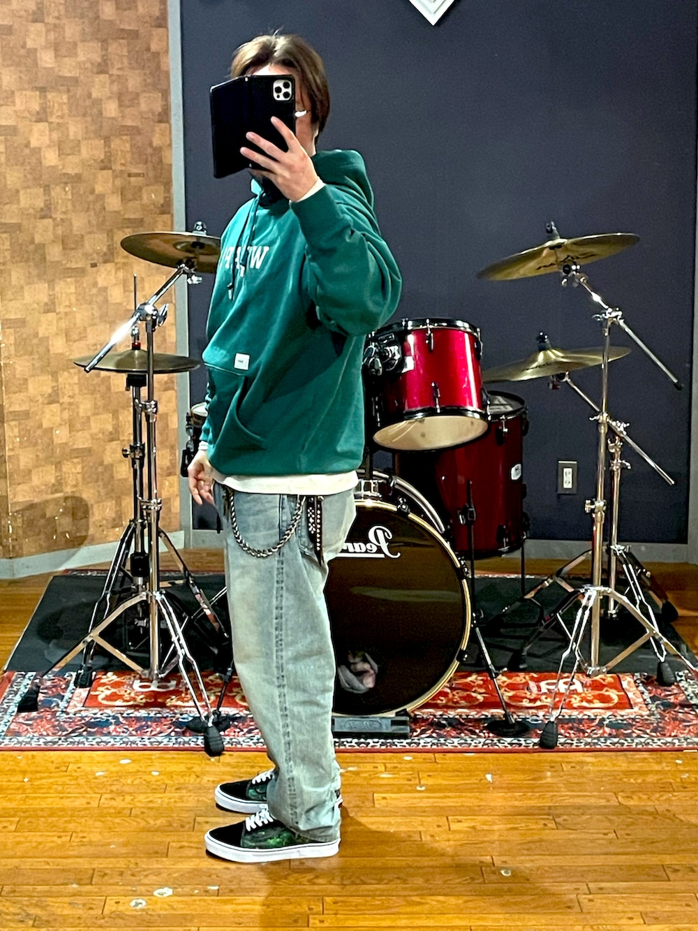 「wtaps、Liberaiders、VANS、TRADMAN'S BONSAI、ストリート、大人カジュアル、ラフ、カジュアル、デニム、スニーカー、パーカー、グリーン、今日のコーデ、オトナカジュアル、いいね、save、フォローお願いします🤑」｜「WTAPSのアイテム（パーカー、グリーン系）」を使った、minetoraさん（メンズ・171cm）の春コーディネートの3枚目の写真