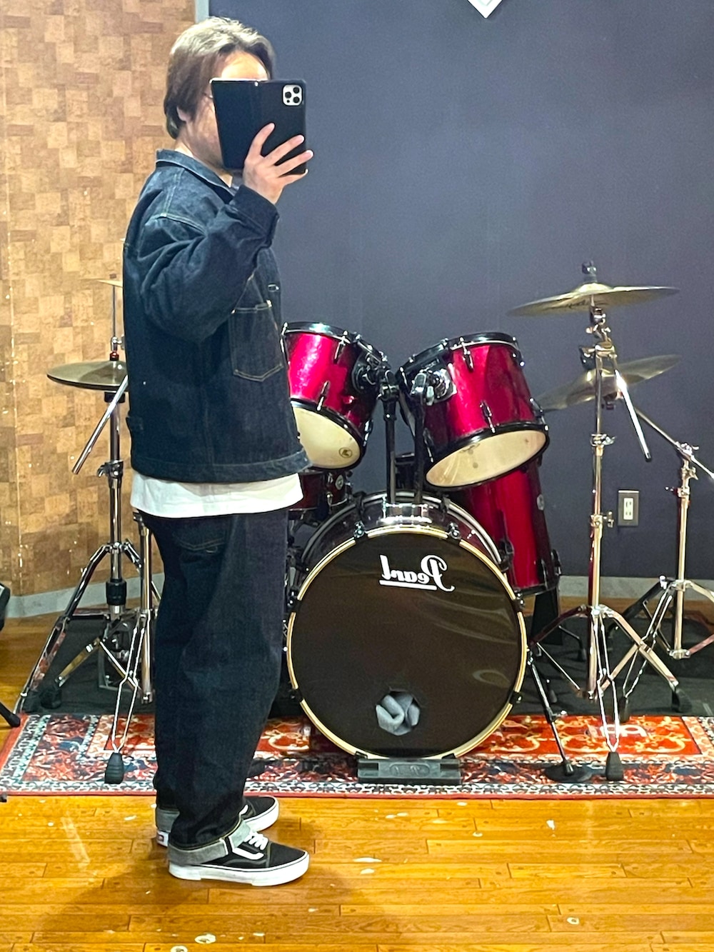 「onepieceofrock、Champion、BEAMS、デニム、デニムジャケット、デニムパンツ、スニーカー、白Tシャツ、カジュアル、大人カジュアル、セットアップ、デニムセットアップ、シンプルコーデ、おしゃれさんと繋がりたい、いいね、save、フォローお願いします🤑」｜「onepieceofrockのアイテム（デニムジャケット、ブルー系）」を使った、minetoraさん（メンズ・171cm）の春コーディネートの2枚目の写真