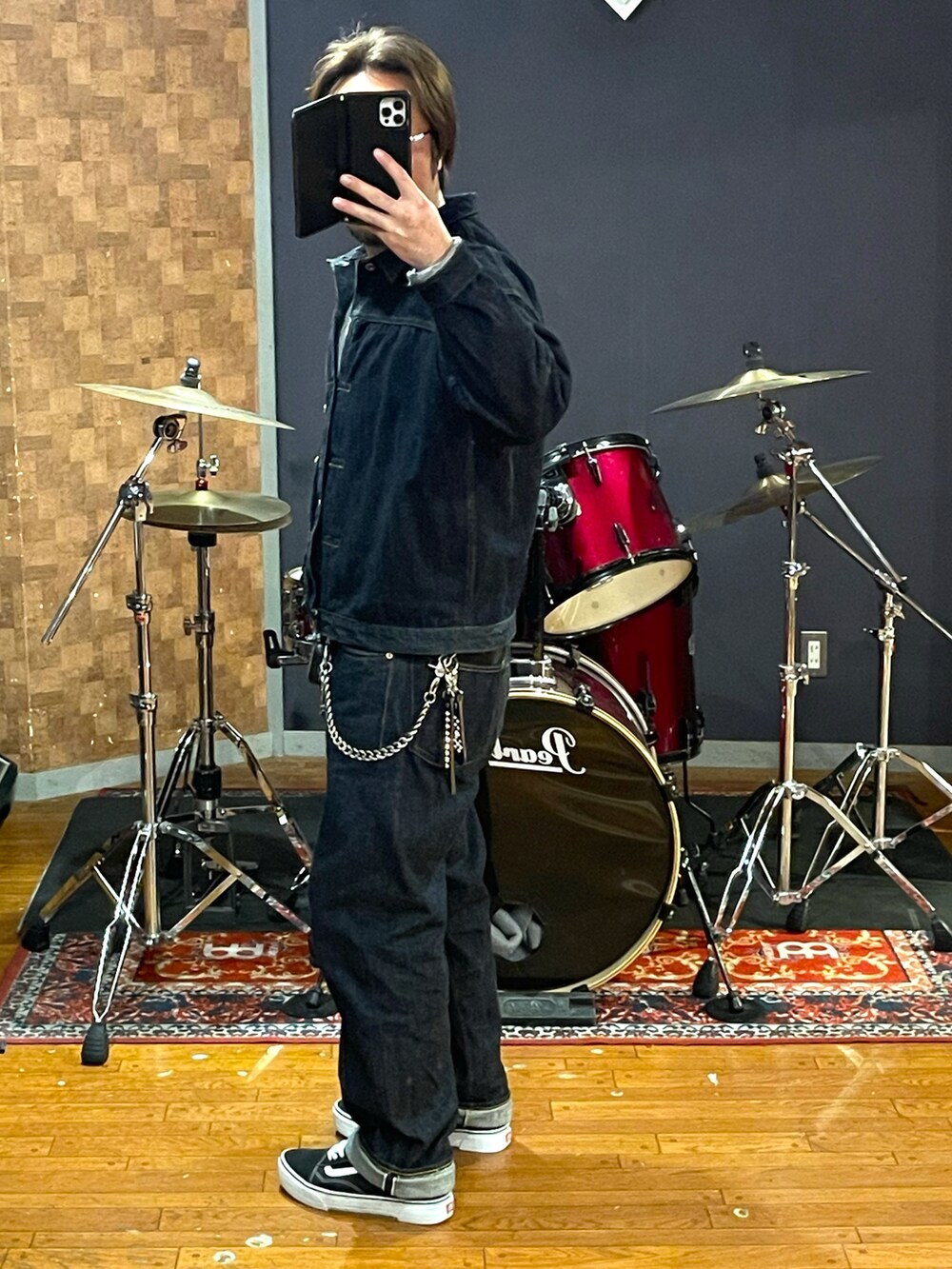 「onepieceofrock、VANS、デニム、デニムパンツ、デニムジャケット、セットアップ、スニーカー、カジュアル、大人カジュアル、シンプルコーデ、メンズファッション、denim、いいね、save、フォローお願いします🤑、おしゃれさんと繋がりたい、春コーデ」｜「onepieceofrockのアイテム（デニムジャケット、ブルー系）」を使った、minetoraさん（メンズ・171cm）の春コーディネートの4枚目の写真
