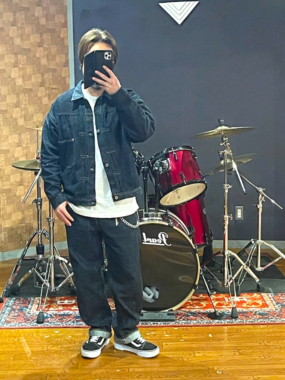 「onepieceofrock、Champion、BEAMS、デニム、デニムジャケット、デニムパンツ、スニーカー、白Tシャツ、カジュアル、大人カジュアル、セットアップ、デニムセットアップ、シンプルコーデ、おしゃれさんと繋がりたい、いいね、save、フォローお願いします🤑」｜「onepieceofrockのアイテム（デニムジャケット、ブルー系）」を使った、minetoraさん（メンズ・171cm）の春コーディネートの5枚目の写真