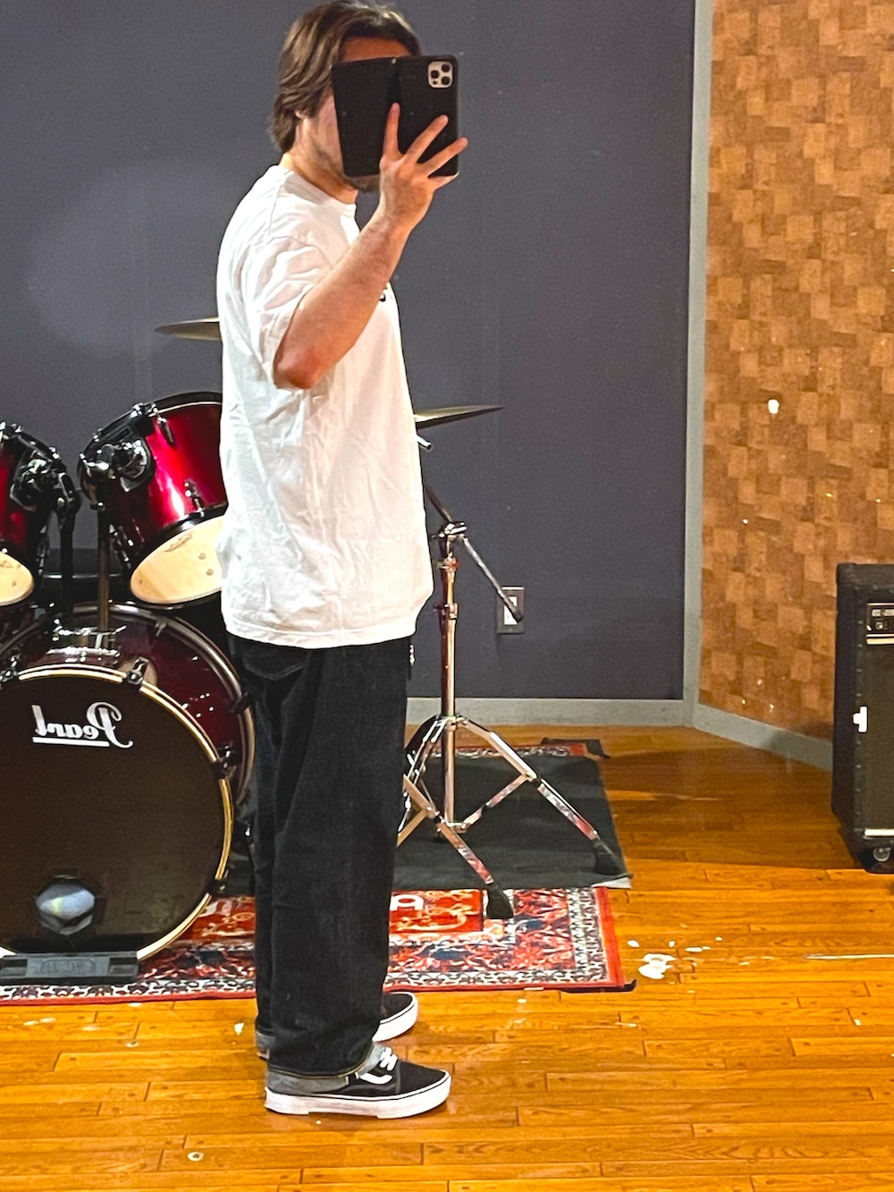 「wtaps、uchidahousei、VANS、ストリート、アメカジ、デニム、白Tシャツ、大人カジュアル、カジュアル、シンプルコーデ、ラフ、夏、きれいめカジュアル、お洒落さんとつながりたい、いいね、save、フォローお願いします🤑」｜「WTAPSのアイテム（Tシャツ/カットソー、ホワイト系）」を使った、minetoraさん（メンズ・171cm）の春コーディネートの3枚目の写真