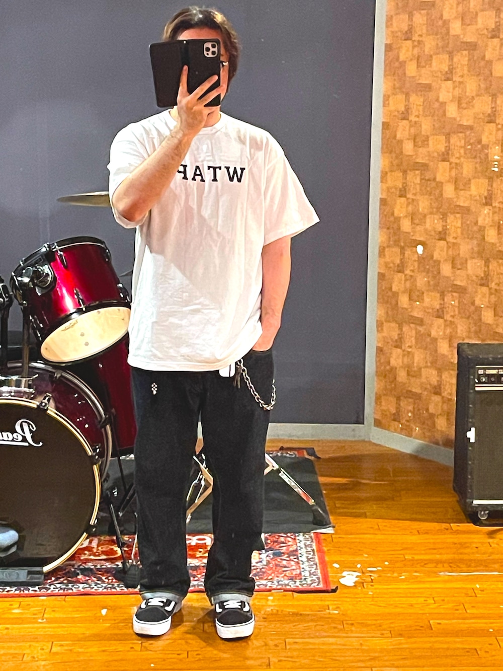 「wtaps、uchidahousei、VANS、ストリート、アメカジ、デニム、白Tシャツ、大人カジュアル、カジュアル、シンプルコーデ、ラフ、夏、きれいめカジュアル、お洒落さんとつながりたい、いいね、save、フォローお願いします🤑」｜「WTAPSのアイテム（Tシャツ/カットソー、ホワイト系）」を使った、minetoraさん（メンズ・171cm）の春コーディネートの4枚目の写真