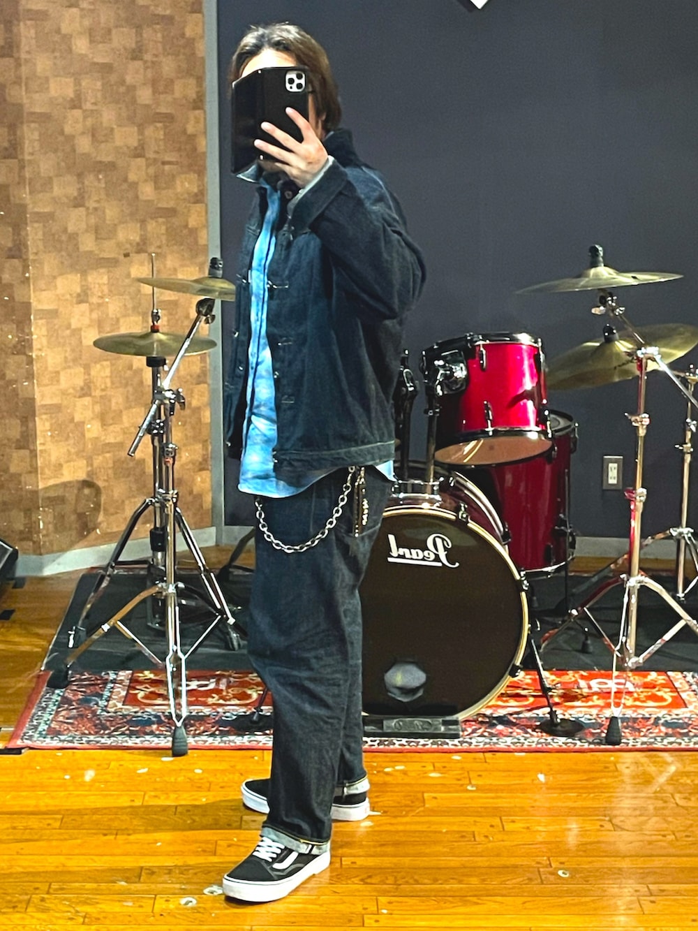 「onepieceofrock、subculture、SC、VANS、デニム、スニーカー、チェックシャツ、カジュアル、大人カジュアル、ストリート、春コーデ、レイヤードスタイル、メンズファッション、メンズコーデ、シンプル」｜「onepiece of rockのアイテム（デニムジャケット、ブルー系）」を使った、minetoraさん（メンズ・171cm）の春コーディネートの3枚目の写真