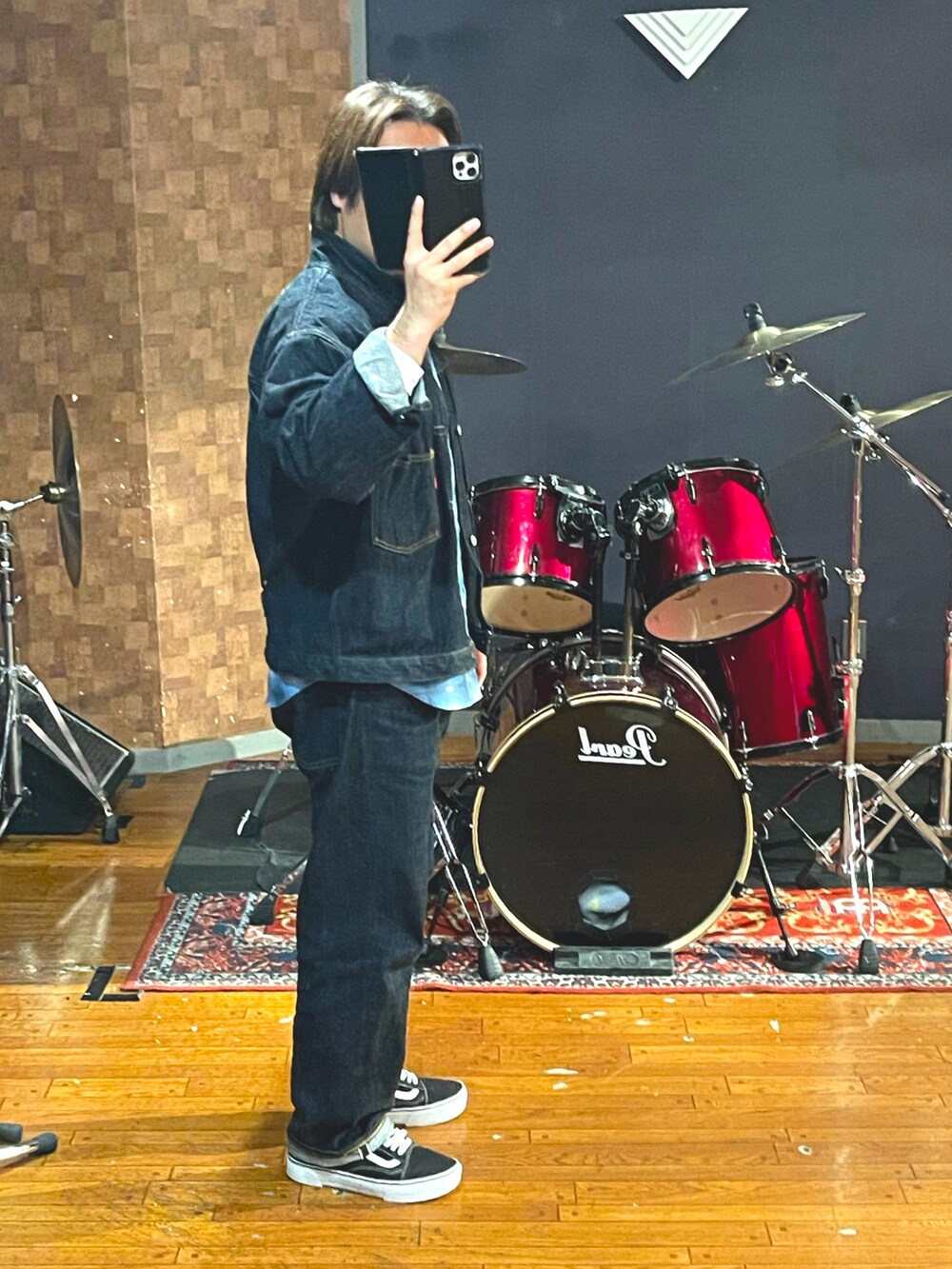 「onepieceofrock、subculture、VANS、カジュアル、アメカジ、大人カジュアル、スニーカー、デニム、denim、セットアップ、いいね、save、フォローお願いします🤑、チェックシャツ、ブルー、オトナカジュアル、おしゃれさんと繋がりたい」｜「onepiece of rockのアイテム（デニムジャケット、ブルー系）」を使った、minetoraさん（メンズ・171cm）の春コーディネートの2枚目の写真