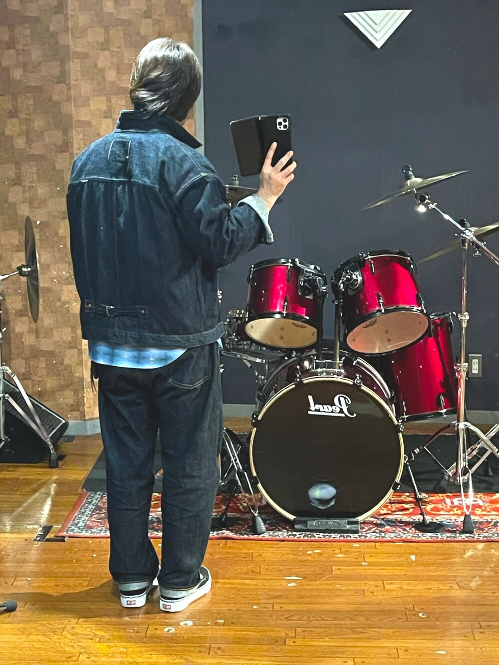 「onepieceofrock、subculture、VANS、カジュアル、アメカジ、大人カジュアル、スニーカー、デニム、denim、セットアップ、いいね、save、フォローお願いします🤑、チェックシャツ、ブルー、オトナカジュアル、おしゃれさんと繋がりたい」｜「onepiece of rockのアイテム（デニムジャケット、ブルー系）」を使った、minetoraさん（メンズ・171cm）の春コーディネートの3枚目の写真