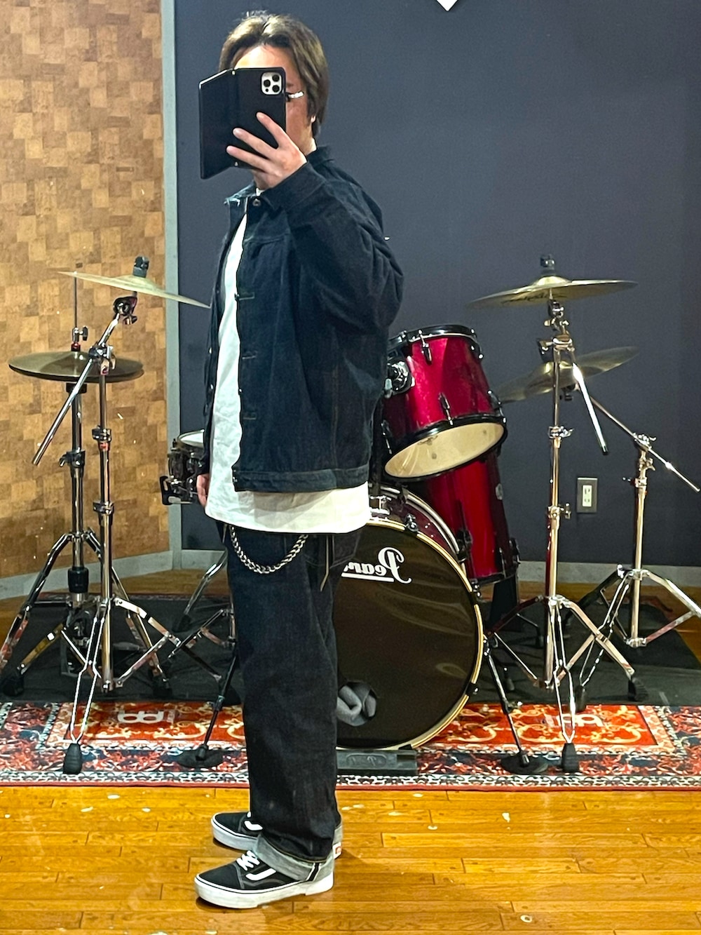 「onepieceofrock、Champion、BEAMS、デニム、デニムジャケット、デニムパンツ、スニーカー、白Tシャツ、カジュアル、大人カジュアル、セットアップ、デニムセットアップ、シンプルコーデ、おしゃれさんと繋がりたい、いいね、save、フォローお願いします🤑」｜「onepieceofrockのアイテム（デニムジャケット、ブルー系）」を使った、minetoraさん（メンズ・171cm）の春コーディネートの4枚目の写真