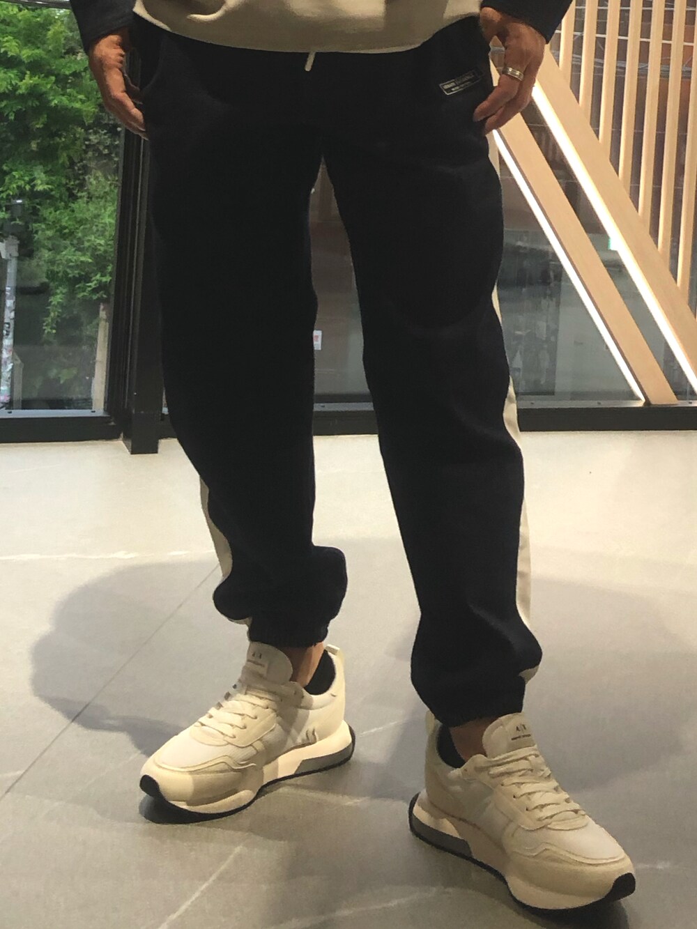「axdenimchange、denimday2023、denimday、デニムデー、デニムセットアップ、AXchanger、AXchange、AXCatStreet、axchange、アルマーニエクスチェンジ、セットアップ」｜「ARMANI EXCHANGEの【A|X アルマーニ エクスチェンジ】ボリュームソール　レースアップスニーカー（スニーカー、ホワイト系）」を使った、MR.kobaさん（メンズ・173cm）の春コーディネートの2枚目の写真