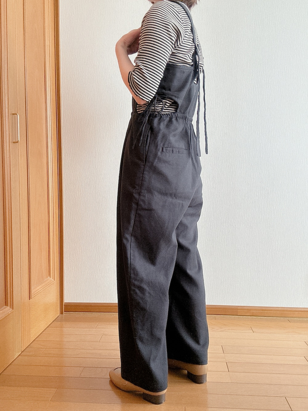 「オトナカジュアル、シンプルスタイル、オトナ女子、夏服、ラクチンコーデ、低身長女子、サロペット、ゆったりコーデ、プチプラ、ボーダー」｜「しまむらのアイテム（シューズ、ベージュ系）」を使った、mimiさん（レディース・150cm）の夏コーディネートの2枚目の写真