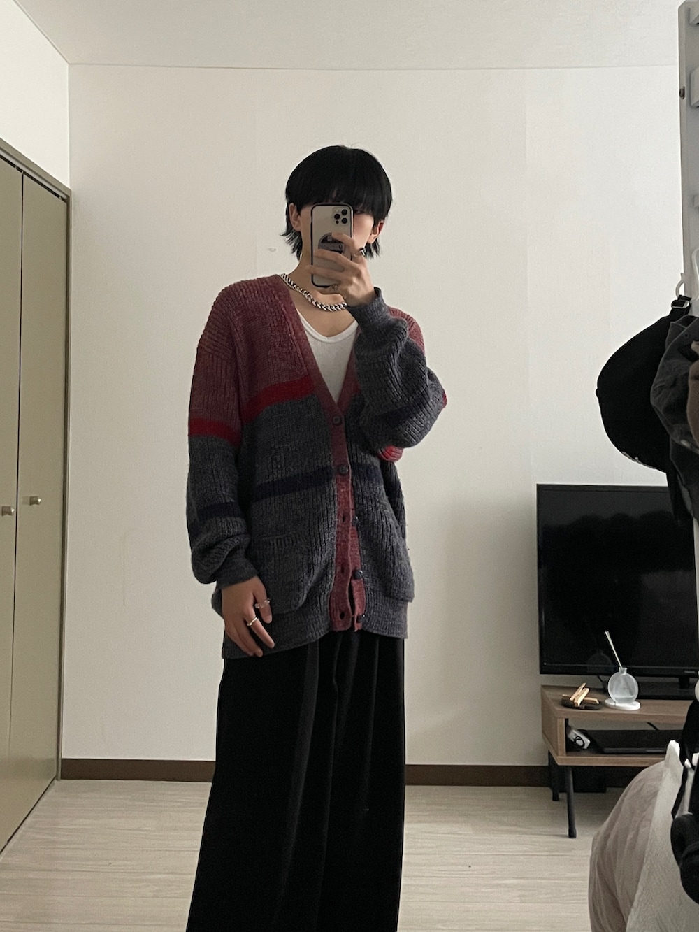 「VINTAGEのアイテム（カーディガン/ボレロ、レッド系）」を使った、Masatoさん（メンズ・167cm）の冬コーディネートの2枚目の写真