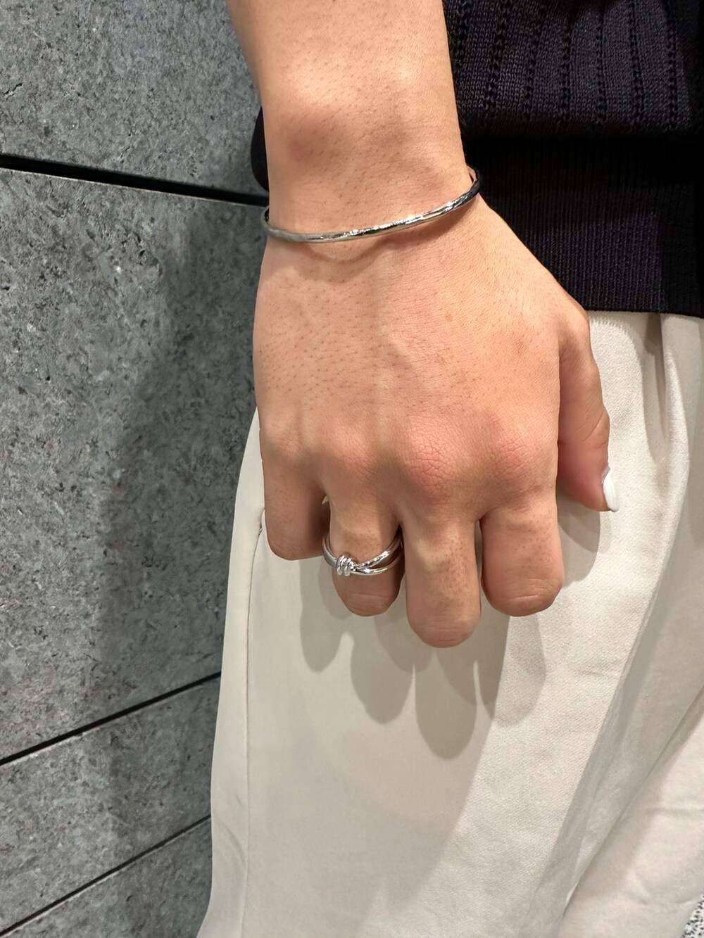 「オトナカジュアル、シンプルコーデ、夏コーデ、メンズファッション、シンプルスタイル」｜「tk.TAKEO KIKUCHIのカラーワイドフレアパンツ（その他パンツ、ホワイト系）」を使った、翔ちゃんさん（メンズ・170cm）の夏コーディネートの4枚目の写真