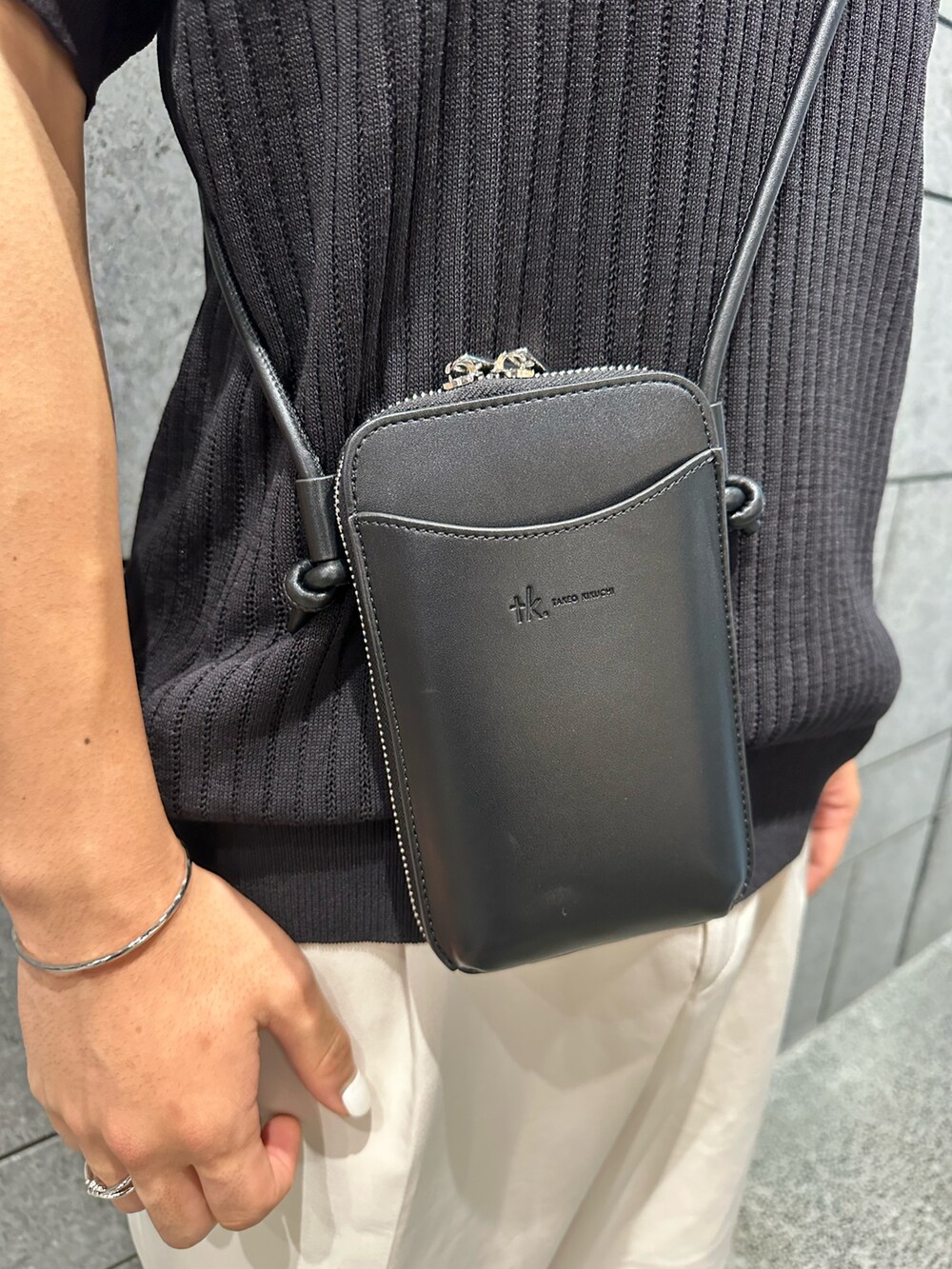 「オトナカジュアル、シンプルコーデ、夏コーデ、メンズファッション、シンプルスタイル」｜「tk.TAKEO KIKUCHIのカラーワイドフレアパンツ（その他パンツ、ホワイト系）」を使った、翔ちゃんさん（メンズ・170cm）の夏コーディネートの3枚目の写真