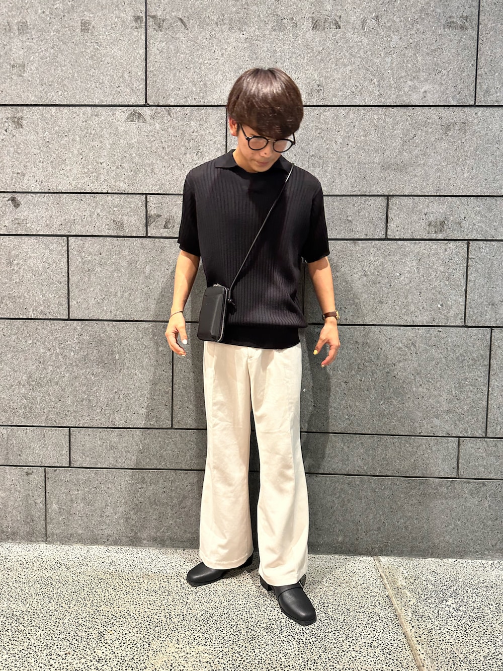 「オトナカジュアル、シンプルコーデ、夏コーデ、メンズファッション、シンプルスタイル」｜「tk.TAKEO KIKUCHIのカラーワイドフレアパンツ（その他パンツ、ホワイト系）」を使った、翔ちゃんさん（メンズ・170cm）の夏コーディネートの2枚目の写真