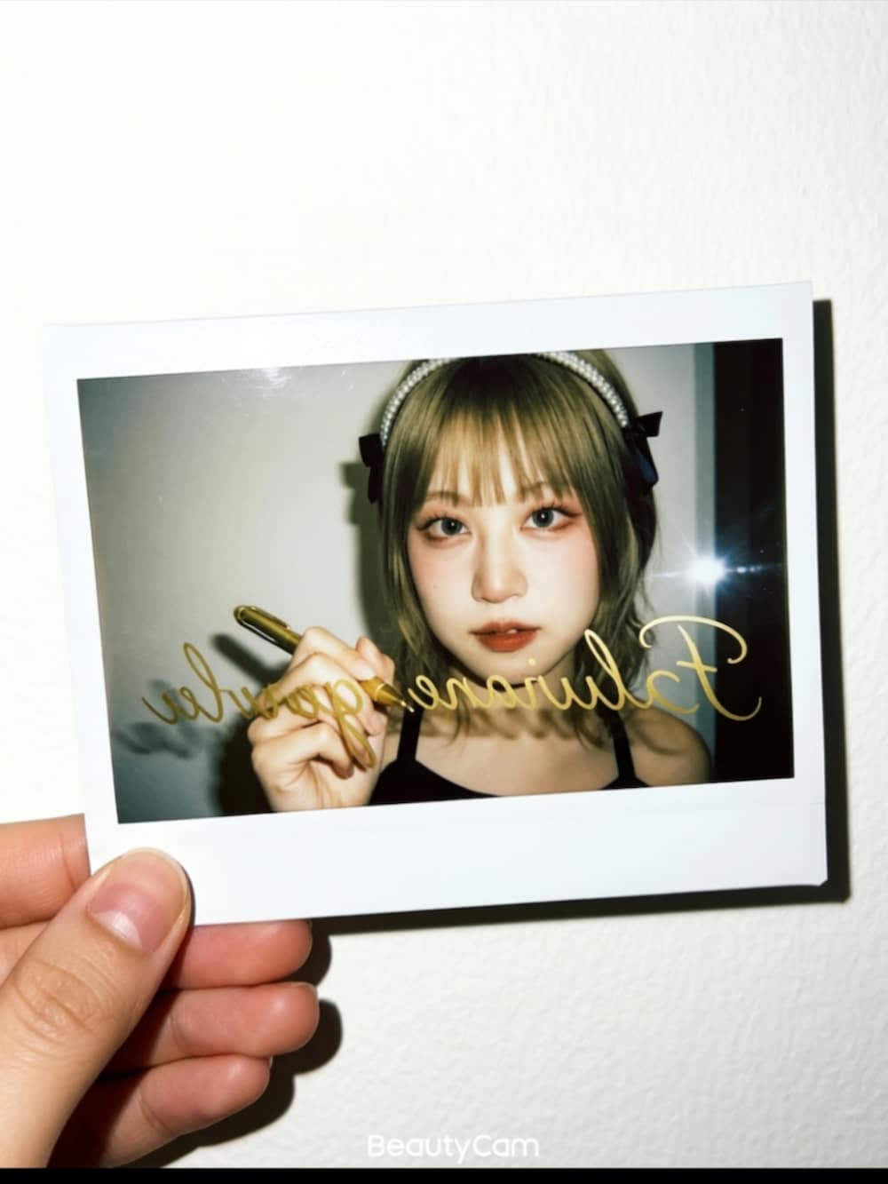 ブラック系のワンピース/ドレス、ピンク系のPC・スマホグッズ/家電、ブラック系のPC・スマホグッズ/家電を着用したレディースの冬コーディネートの2枚目の写真