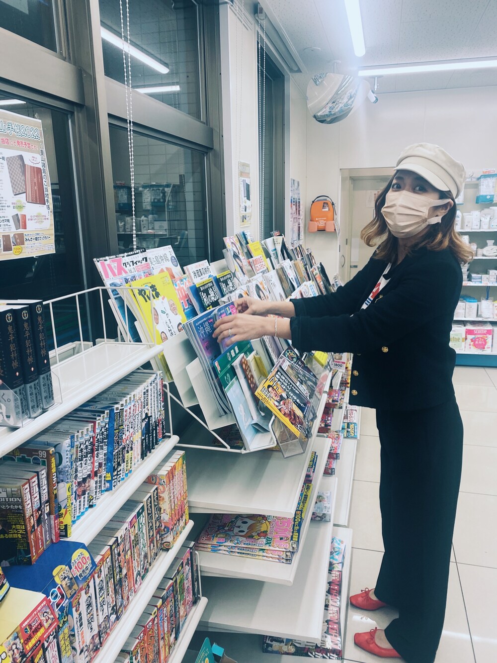 「パンツスタイル、春、オトナ女子、着回しコーデ、ootd、カジュアル、トレンド、ジャケット、スクエアトゥ、ZARA、マリンコーデ、マリン、マリンキャップ」｜「ZARAのアイテム（テーラードジャケット、ブラック系）」を使った、anchanさん（レディース・165cm）の冬コーディネートの3枚目の写真