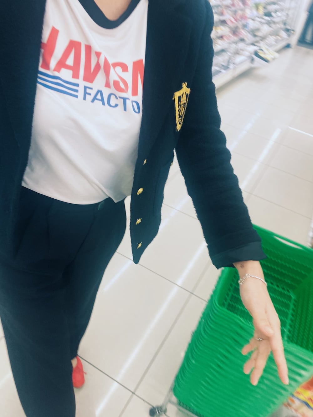 「パンツスタイル、春、オトナ女子、着回しコーデ、ootd、カジュアル、トレンド、ジャケット、スクエアトゥ、ZARA、マリンコーデ、マリン、マリンキャップ」｜「ZARAのアイテム（テーラードジャケット、ブラック系）」を使った、anchanさん（レディース・165cm）の冬コーディネートの2枚目の写真