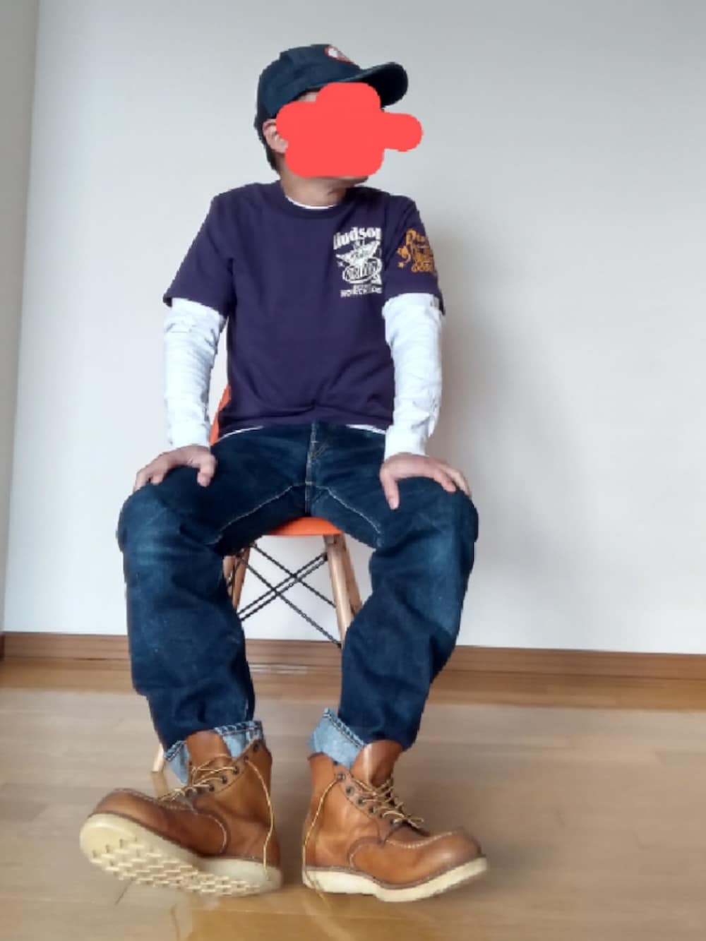 「アメカジ、アメカジコーデ、キャップ、デニム、デニムパンツ、Tシャツ、レイヤードスタイル、デッキジャケット、N-1、RED WING、アイリッシュセッター、875、セッター」｜「Denimeのシンズ（デニムパンツ、ブルー系）」を使った、urotasadamakさん（メンズ・168cm）の冬コーディネートの2枚目の写真