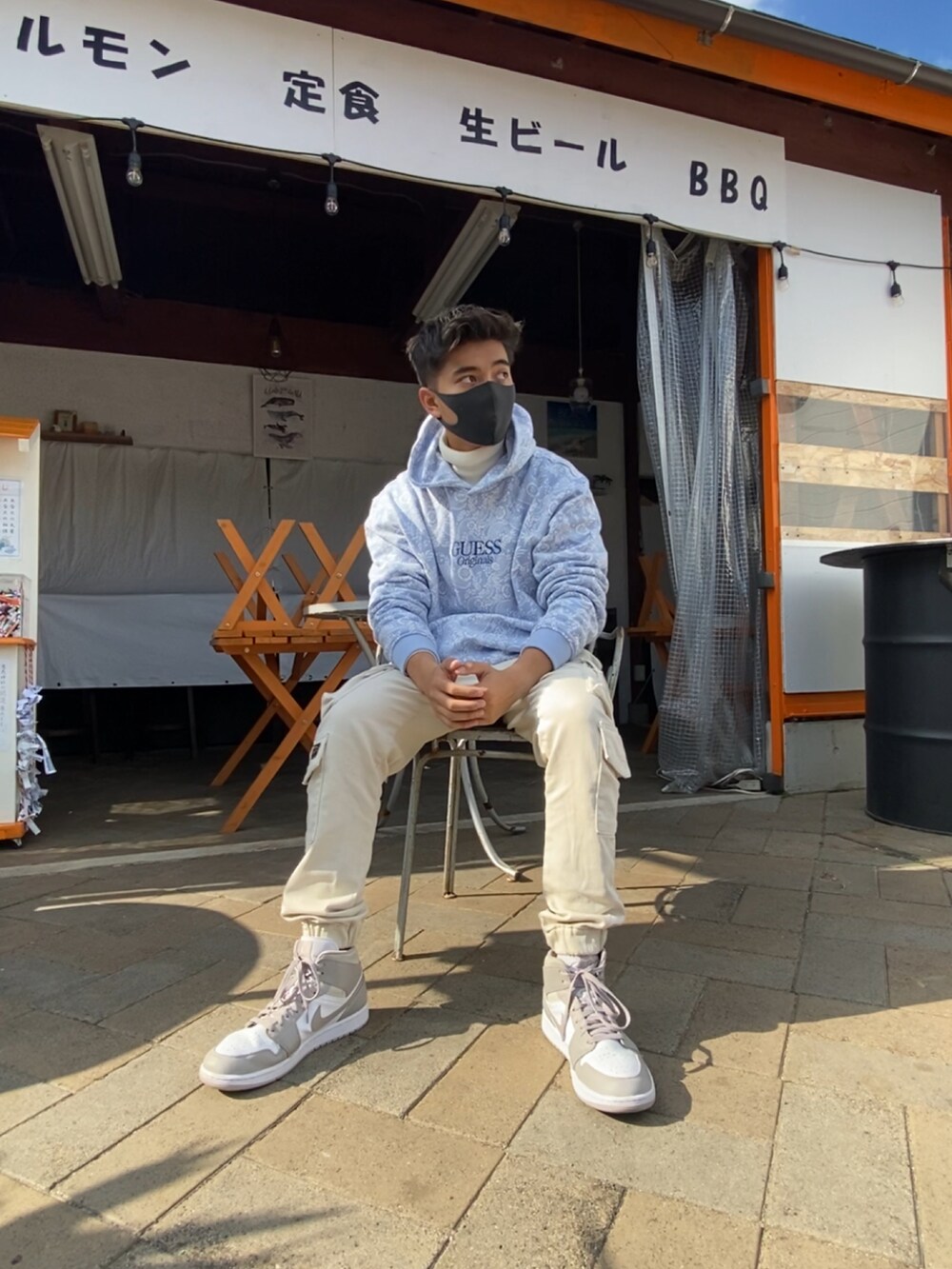 「休日スタイル、大人カジュアル、秋冬コーデ、オトナカジュアル、今日のコーデ、メンズファッション、シンプルコーデ、あったかコーデ」｜「GuessのGUESS Originals Bandana Hoodie（パーカー、ブルー系）」を使った、funatsty3sさん（メンズ・174cm）の秋コーディネートの2枚目の写真