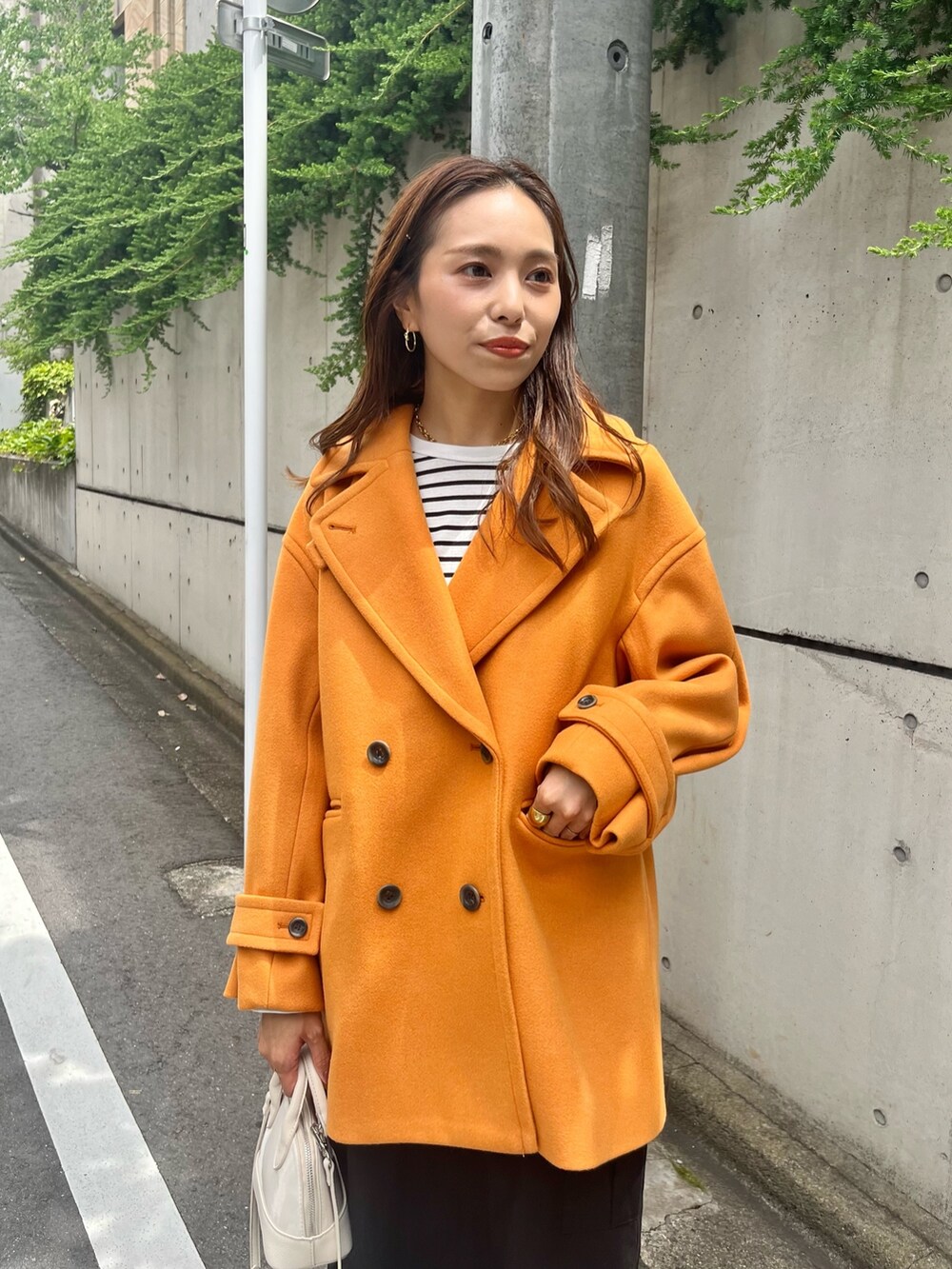 「カラー×コーデ、オトナカジュアル、アウター、フリーズマート(FREE'S MART)、冬アウター、カラーコーデ、カジュアル、デート、ボーダー、大人カジュアル、大人コーデ、イエベ秋、秋コーデ、秋冬コーデ、オレンジ」｜「FREE'S MARTの◆2Wayメルトンピーコート（ピーコート、オレンジ系）」を使った、natsumiさん（レディース・166cm）の夏コーディネートの5枚目の写真