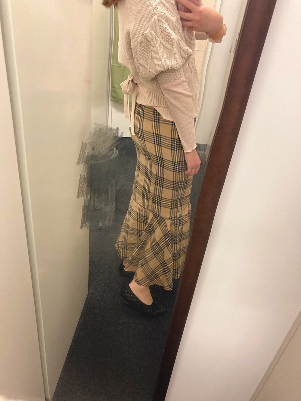 「LAUIRのチェックマーメイドスカート（スカート、ブラウン系）」を使った、ころさん（骨格ウェーブ・レディース・162cm）の秋コーディネートの2枚目の写真