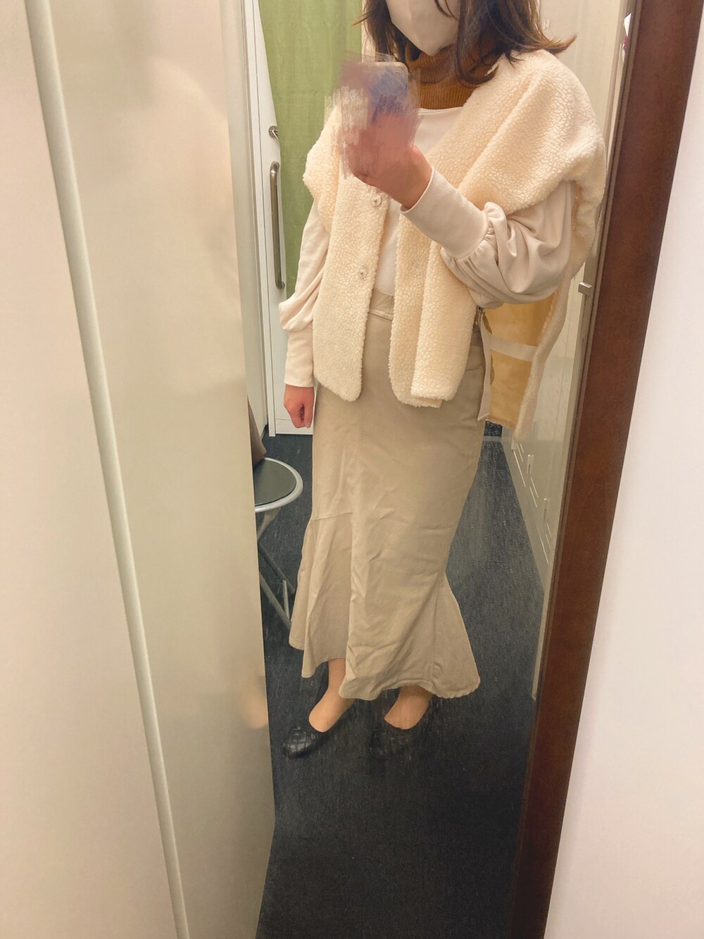 「秋冬コーデ、きれいめカジュアル、着回しコーデ」｜「w closetの【マルチウェイ】中綿キルティングVネックジャケット（ミリタリージャケット、ホワイト系）」を使った、ころさん（骨格ウェーブ・レディース・162cm）の冬コーディネートの2枚目の写真
