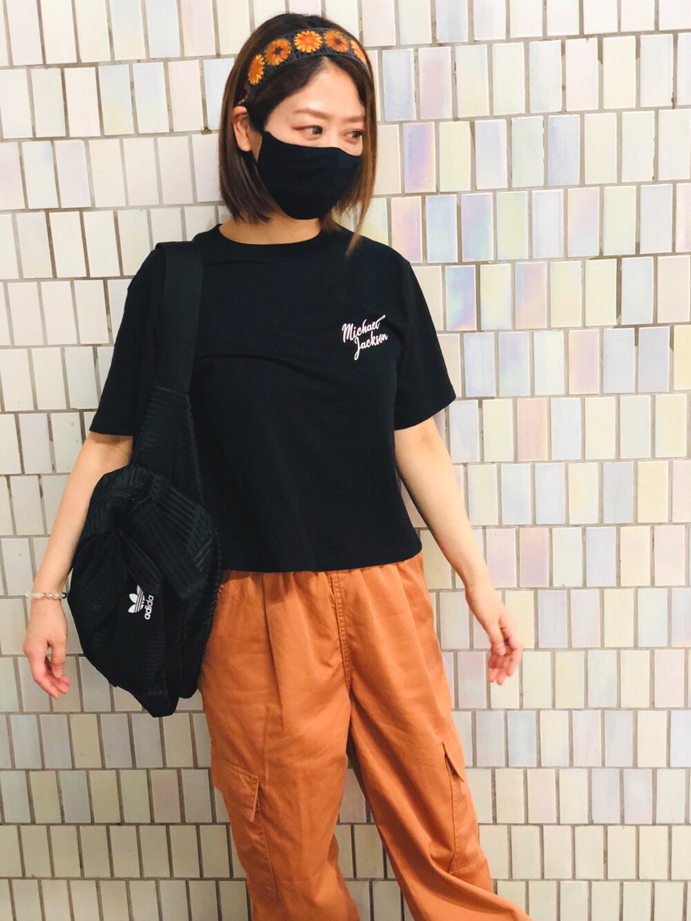 「ラクチンコーデ、休日コーデ、プチプラ、Tシャツ、低身長、カラフル、マイケルジャクソン、カチューシャ、スタバ、STARBUCKS」｜「GUのアイテム（Tシャツ/カットソー、ブラック系）」を使った、hapidokiさん（レディース・150cm）の夏コーディネートの2枚目の写真