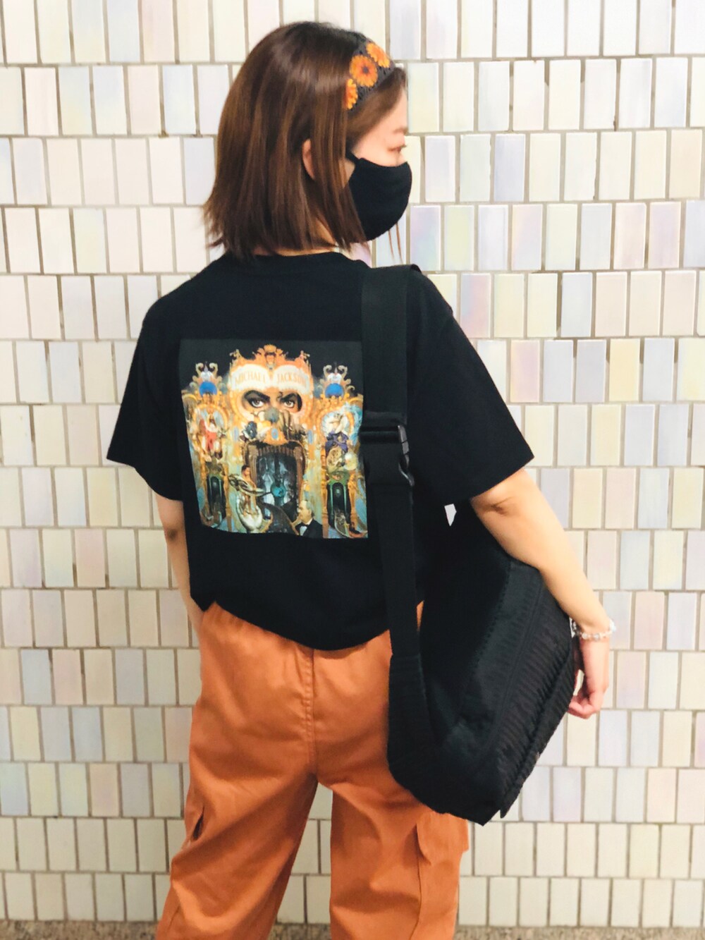 「ラクチンコーデ、休日コーデ、プチプラ、Tシャツ、低身長、カラフル、マイケルジャクソン、カチューシャ、スタバ、STARBUCKS」｜「GUのアイテム（Tシャツ/カットソー、ブラック系）」を使った、hapidokiさん（レディース・150cm）の夏コーディネートの3枚目の写真