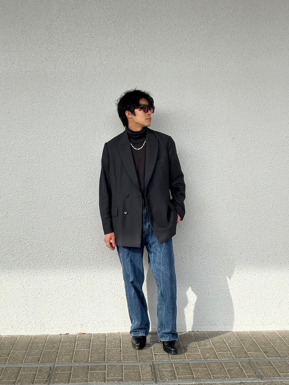 「似合うラボに行こう、春コーデ、ootd、ジャケット、デニム、きれいめカジュアル、キレイめ、シンプルコーデ、オトナカジュアル、大人カジュアル、LIDnM、WYM LIDNM、春、シンプル、ゆるコーデ」｜「LlifeのLlife DOESKIN TAILORED JACKET（テーラードジャケット、ブラック系）」を使った、nairuさん（メンズ・163cm）の冬コーディネートの4枚目の写真