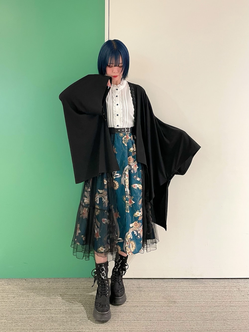 「axes femme、axes femme POETIQUE、大人かわいい、モードカジュアル、30代コーデ、30代ファッション、30代ママ、モード、和装、和柄、和風」｜「axes femmeの燦爛柄ワンピース（ワンピース、ブルー系）」を使った、sach1さん（骨格ナチュラル・レディース・166cm）の春コーディネートの2枚目の写真
