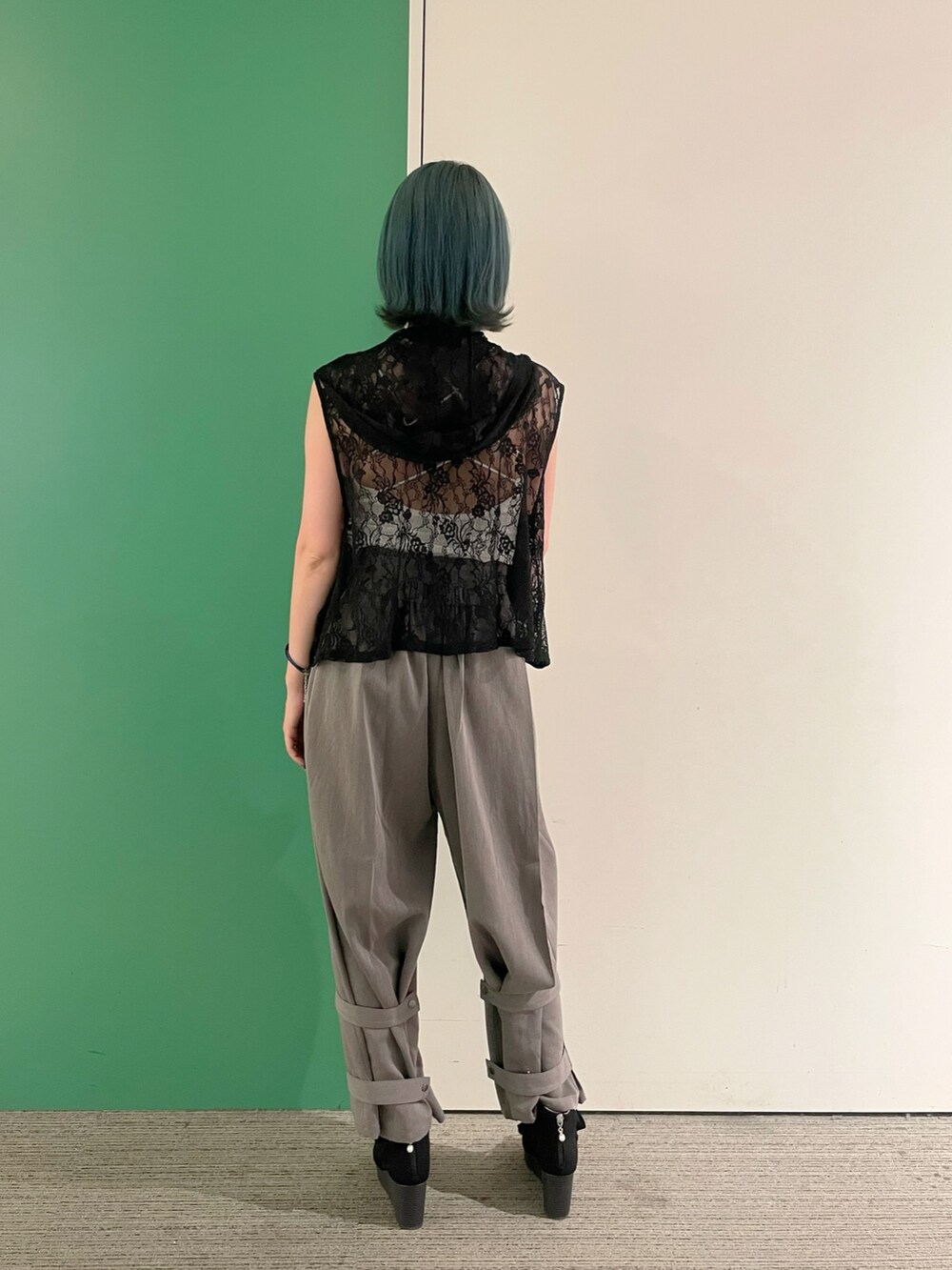「モノトーン、ワイドパンツ、サンダル、axes femme、axes femme POETIQUE、AXES-X、きれいめコーデ、レイヤードスタイル、キャミソール、30代コーデ、30代ママ、サルエルパンツ」｜「axes femmeのツイストチェーンネックレス（ネックレス、シルバー系）」を使った、sach1さん（レディース・166cm）の春コーディネートの10枚目の写真