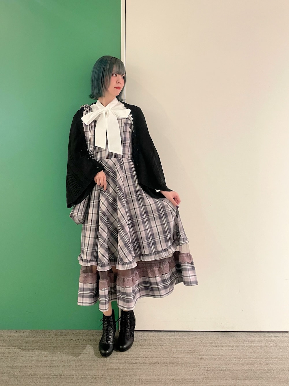 「春コーデ、axes femme、春、休日スタイル、お出かけコーデ、オトナ女子、大人可愛い、チェック、チェックワンピース、30代コーデ、30代ママ、30代ファッション」｜「axes femmeのボリューム袖ボウタイブラウス（シャツ/ブラウス、ホワイト系）」を使った、sach1さん（骨格ナチュラル・レディース・166cm）の春コーディネートの2枚目の写真