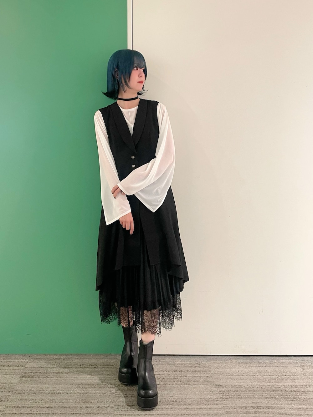 「モノトーン、axes femme、お出かけコーデ、30代コーデ、ママファッション、きれいめコーデ、モノトーンコーデ、モノトーンスタイル、30代ファッション、30代ママ、マニッシュ、マニッシュスタイル、マニッシュコーデ」｜「axes femmeのスリット袖シアートップス（Tシャツ/カットソー、ホワイト系）」を使った、sach1さん（骨格ナチュラル・レディース・166cm）の春コーディネートの3枚目の写真