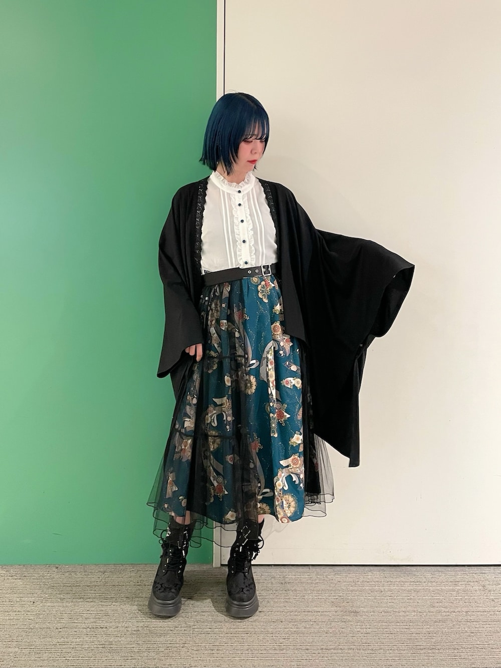 「axes femme、axes femme POETIQUE、大人かわいい、モードカジュアル、30代コーデ、30代ファッション、30代ママ、モード、和装、和柄、和風」｜「axes femmeの燦爛柄ワンピース（ワンピース、ブルー系）」を使った、sach1さん（骨格ナチュラル・レディース・166cm）の春コーディネートの3枚目の写真