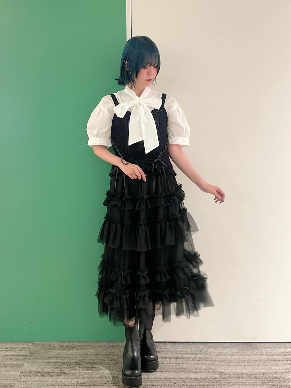 「axes femme、大人可愛い、夏コーデ、ゆるシルエット、高身長女子、30代コーデ、30代ファッション、30代ママ、ボウタイブラウス、ブラウス、ビスチェ、ビスチェコーデ」｜「axes femmeのビッグリボン半袖ブラウス（シャツ/ブラウス、ホワイト系）」を使った、sach1さん（レディース・166cm）の春コーディネートの2枚目の写真