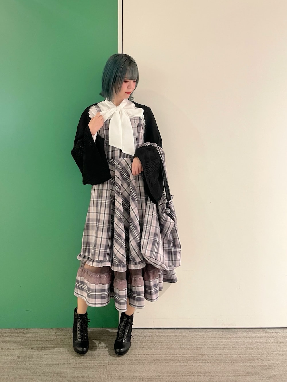 「春コーデ、axes femme、春、休日スタイル、お出かけコーデ、オトナ女子、大人可愛い、チェック、チェックワンピース、30代コーデ、30代ママ、30代ファッション」｜「axes femmeのボリューム袖ボウタイブラウス（シャツ/ブラウス、ホワイト系）」を使った、sach1さん（骨格ナチュラル・レディース・166cm）の春コーディネートの3枚目の写真