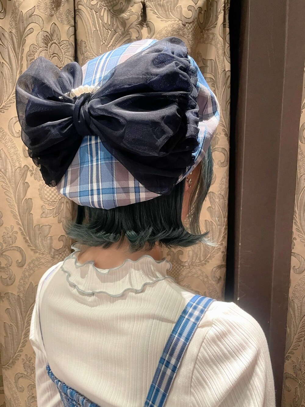 「春コーデ、春めき満開コーデ、axes femme、大人可愛い、春服コーデ、大人コーデ、春、30代コーデ、30代ママ、30代ファッション、チェックワンピース」｜「axes femmeのセンタージップチェックジャンスカ（ジャンパースカート、ブルー系）」を使った、sach1さん（骨格ナチュラル・レディース・166cm）の春コーディネートの4枚目の写真