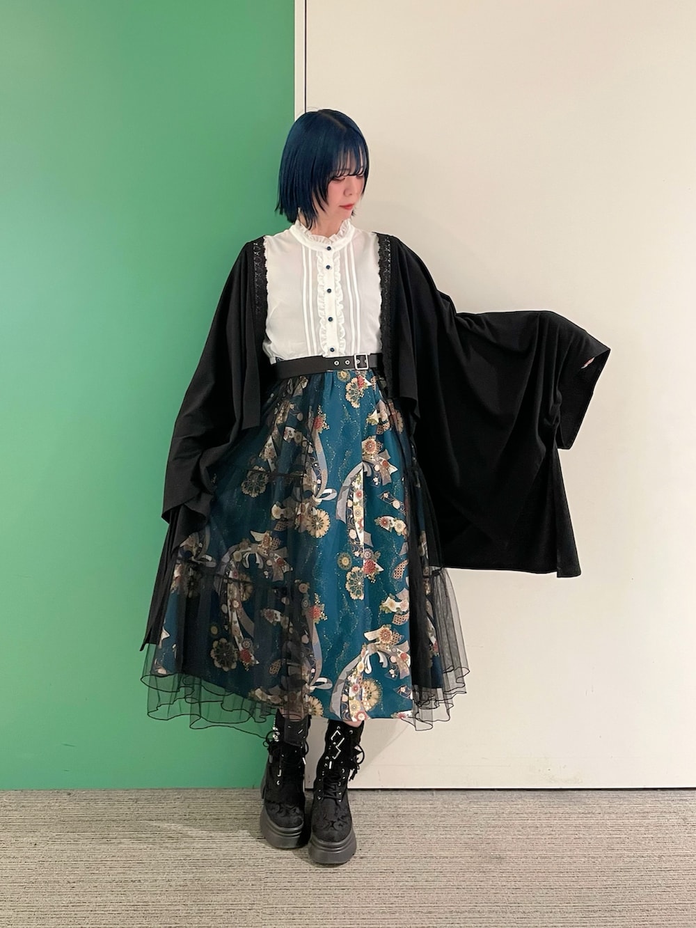 「axes femme、axes femme POETIQUE、大人かわいい、モードカジュアル、30代コーデ、30代ファッション、30代ママ、モード、和装、和柄、和風」｜「axes femmeの燦爛柄ワンピース（ワンピース、ブルー系）」を使った、sach1さん（骨格ナチュラル・レディース・166cm）の春コーディネートの6枚目の写真