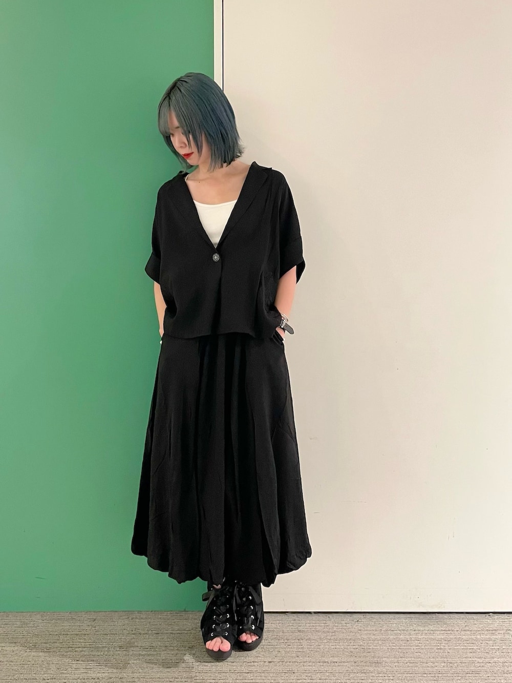 「セットアップ、夏ルックで気分アップ、シンプルコーデ、きれいめカジュアル、夏コーデ、ロングスカート、axes femme、axes femme POETIQUE、オトナ女子、ラフコーデ、30代コーデ、30代ファッション、30代後半、30代ママ、リラックススタイル」｜「axes femme POETIQUEのダブルクロスカップ付インナー（キャミソール、ホワイト系）」を使った、sach1さん（レディース・166cm）の夏コーディネートの4枚目の写真