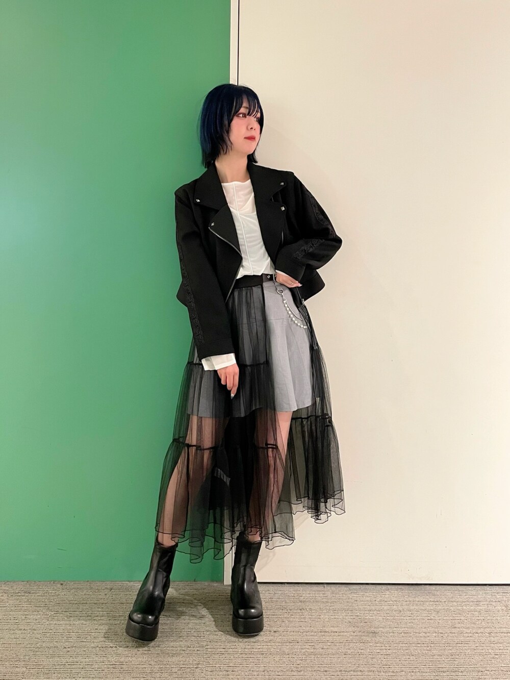 「韓国ファッション、axes femme、大人カジュアルコーデ、重ね着、着回しコーデ、大人かわいい、30代コーデ、30代ファッション、30代ママ、チュールスカート」｜「axes femmeのスリット袖シアートップス（Tシャツ/カットソー、ホワイト系）」を使った、sach1さん（骨格ナチュラル・レディース・166cm）の春コーディネートの4枚目の写真