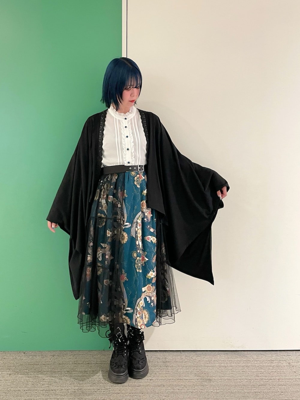 「axes femme、axes femme POETIQUE、大人かわいい、モードカジュアル、30代コーデ、30代ファッション、30代ママ、モード、和装、和柄、和風」｜「axes femmeの燦爛柄ワンピース（ワンピース、ブルー系）」を使った、sach1さん（骨格ナチュラル・レディース・166cm）の春コーディネートの4枚目の写真
