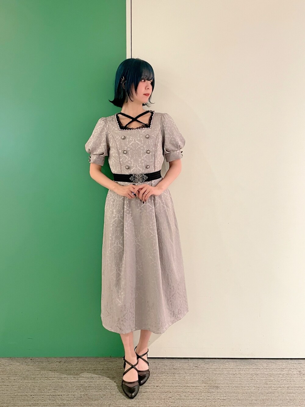 「axes femme、夏コーデ、大人可愛い、高身長女子、30代コーデ、ワンピース、ワントーンコーデ、30代ファッション、30代ママ、カップ付きインナー、カップ付きタンクトップ、デコルテ見せ、パンプスコーデ」｜「axes femmeのカップ付きストラップタンク（タンクトップ、ホワイト系）」を使った、sach1さん（レディース・166cm）の春コーディネートの2枚目の写真