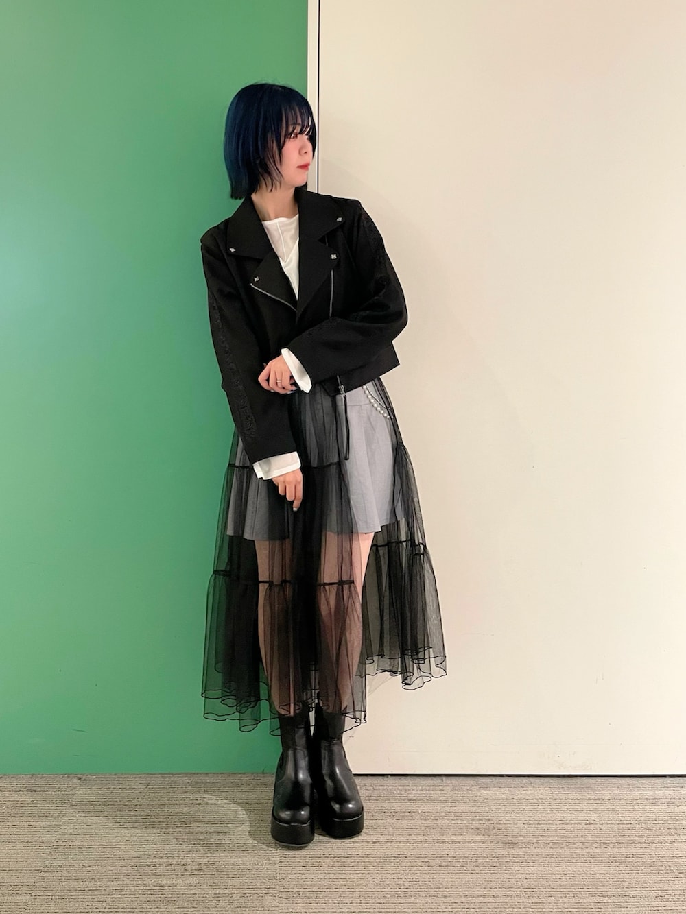 「韓国ファッション、axes femme、大人カジュアルコーデ、重ね着、着回しコーデ、大人かわいい、30代コーデ、30代ファッション、30代ママ、チュールスカート」｜「axes femmeのスリット袖シアートップス（Tシャツ/カットソー、ホワイト系）」を使った、sach1さん（骨格ナチュラル・レディース・166cm）の春コーディネートの2枚目の写真