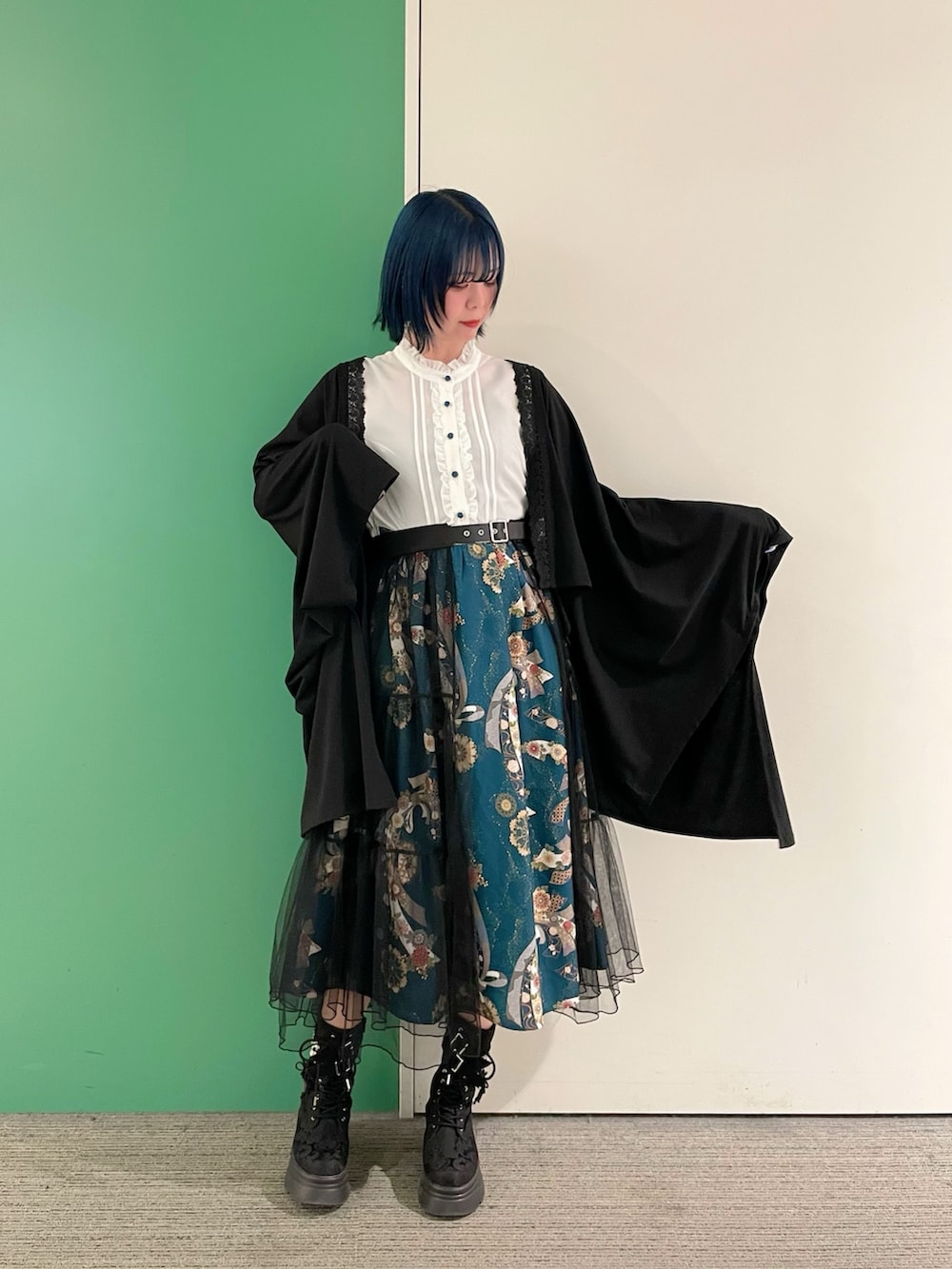 「axes femme、axes femme POETIQUE、大人かわいい、モードカジュアル、30代コーデ、30代ファッション、30代ママ、モード、和装、和柄、和風」｜「axes femmeの燦爛柄ワンピース（ワンピース、ブルー系）」を使った、sach1さん（骨格ナチュラル・レディース・166cm）の春コーディネートの8枚目の写真