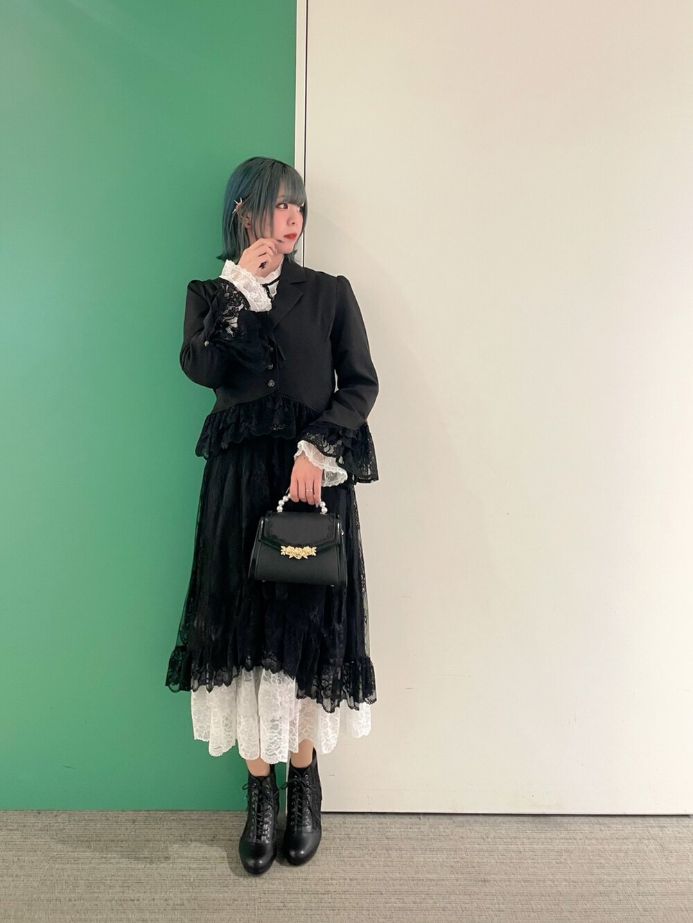 「ジャケット、春コーデ、axes femme、大人可愛い、春服コーデ、大人コーデ、春、モノトーンコーデ、30代コーデ、30代ファッション、30代ママ、ジャケットコーデ、ジャケット 、ジャケットスタイル」｜「axes femmeのレース×シフォンフリルブラウス（シャツ/ブラウス、ホワイト系）」を使った、sach1さん（骨格ナチュラル・レディース・166cm）の春コーディネートの3枚目の写真