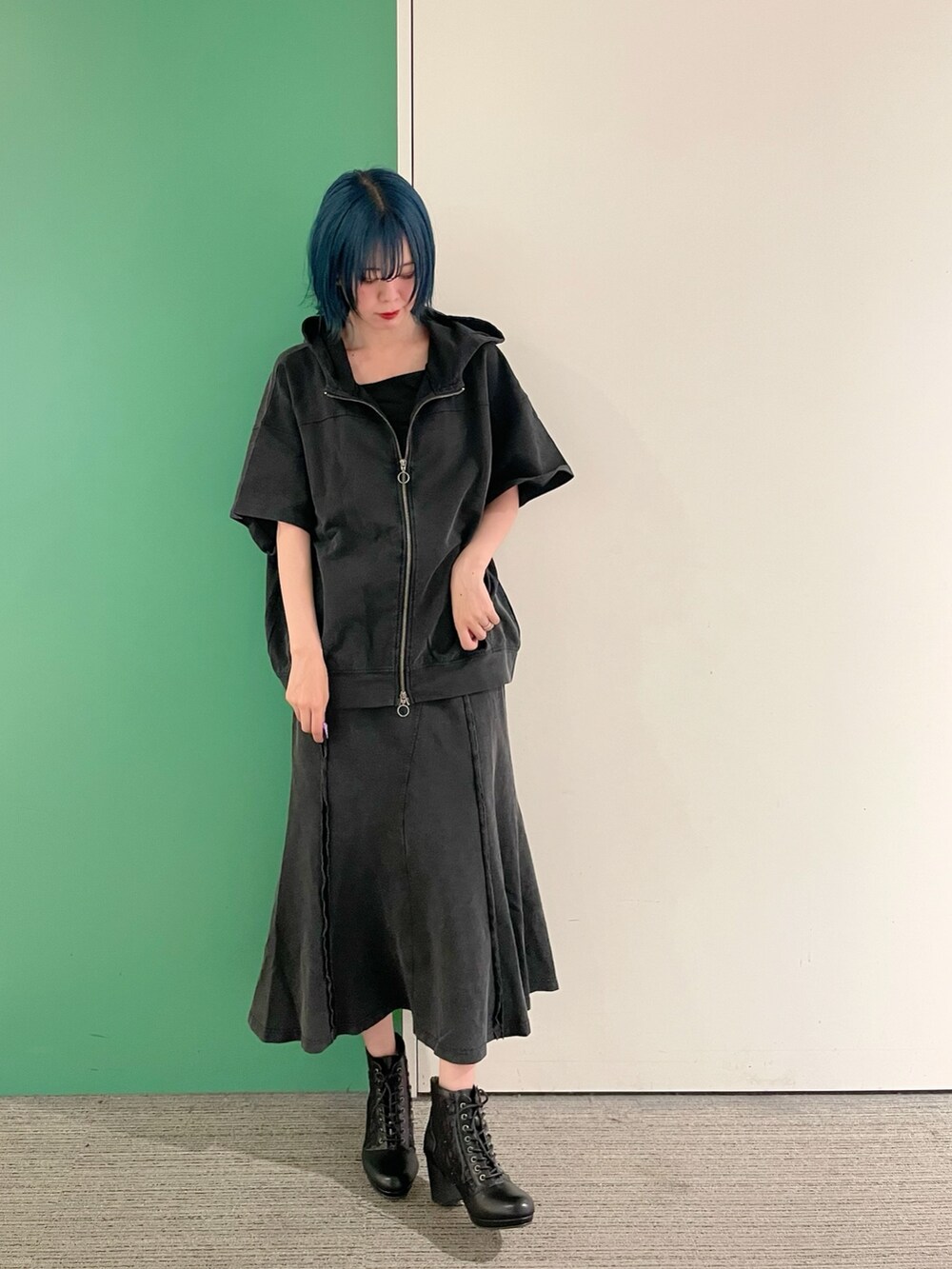 「セットアップ、axes femme、夏コーデ、ゆるシルエット、大人可愛い、高身長女子、楽チンコーデ、カジュアルスタイル、30代コーデ、30代ファッション、30代ママ、スウェット、スウェットコーデ」｜「axes femmeのチュールレースアップブーツ（ブーツ、ブラック系）」を使った、sach1さん（レディース・166cm）の春コーディネートの4枚目の写真