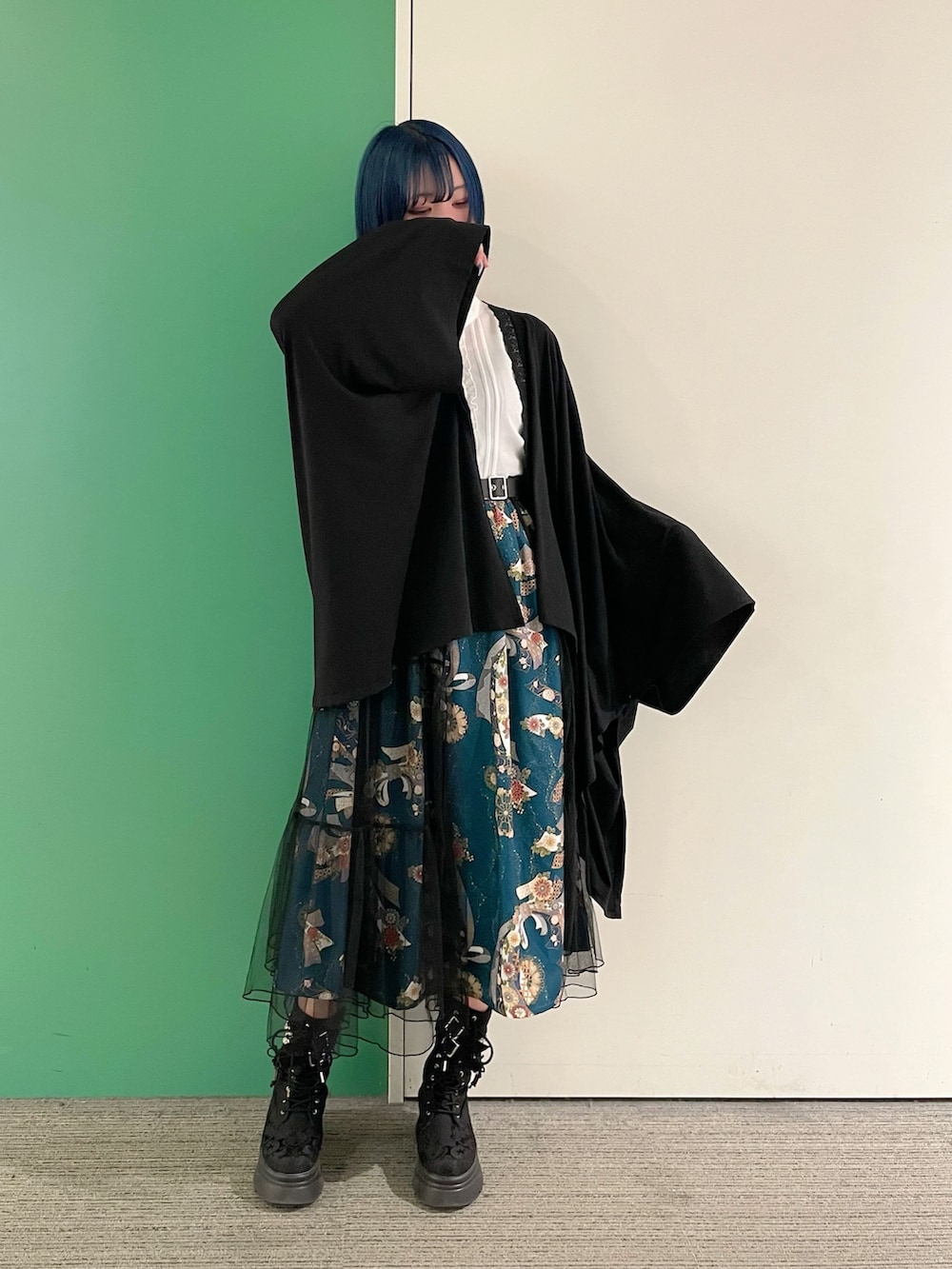 「axes femme、axes femme POETIQUE、大人かわいい、モードカジュアル、30代コーデ、30代ファッション、30代ママ、モード、和装、和柄、和風」｜「axes femmeの燦爛柄ワンピース（ワンピース、ブルー系）」を使った、sach1さん（骨格ナチュラル・レディース・166cm）の春コーディネートの7枚目の写真